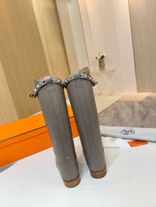 HM 25S KNEE-HIGH FLAT BOOTS IN GREY LAMBSKIN WITH SILVER HARDWARE