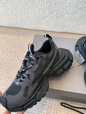 UNDER ARMOUR 3XL KNIT SNEAKER IN BLACK AND WHITE POLYESTER