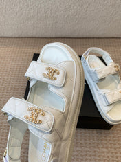 DAD SANDAL IN WHITE SHEEPSKIN