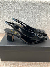 MID-HEEL SLINGBACKS IN BLACK PATENT CALFSKIN