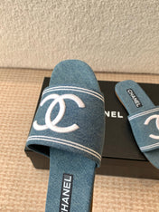 FLAT SLIDE IN AEGEAN BLUE DENIM WITH WHITE LOGO