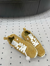 TRAIL SNEAKER IN DIJON YELLOW SUEDE