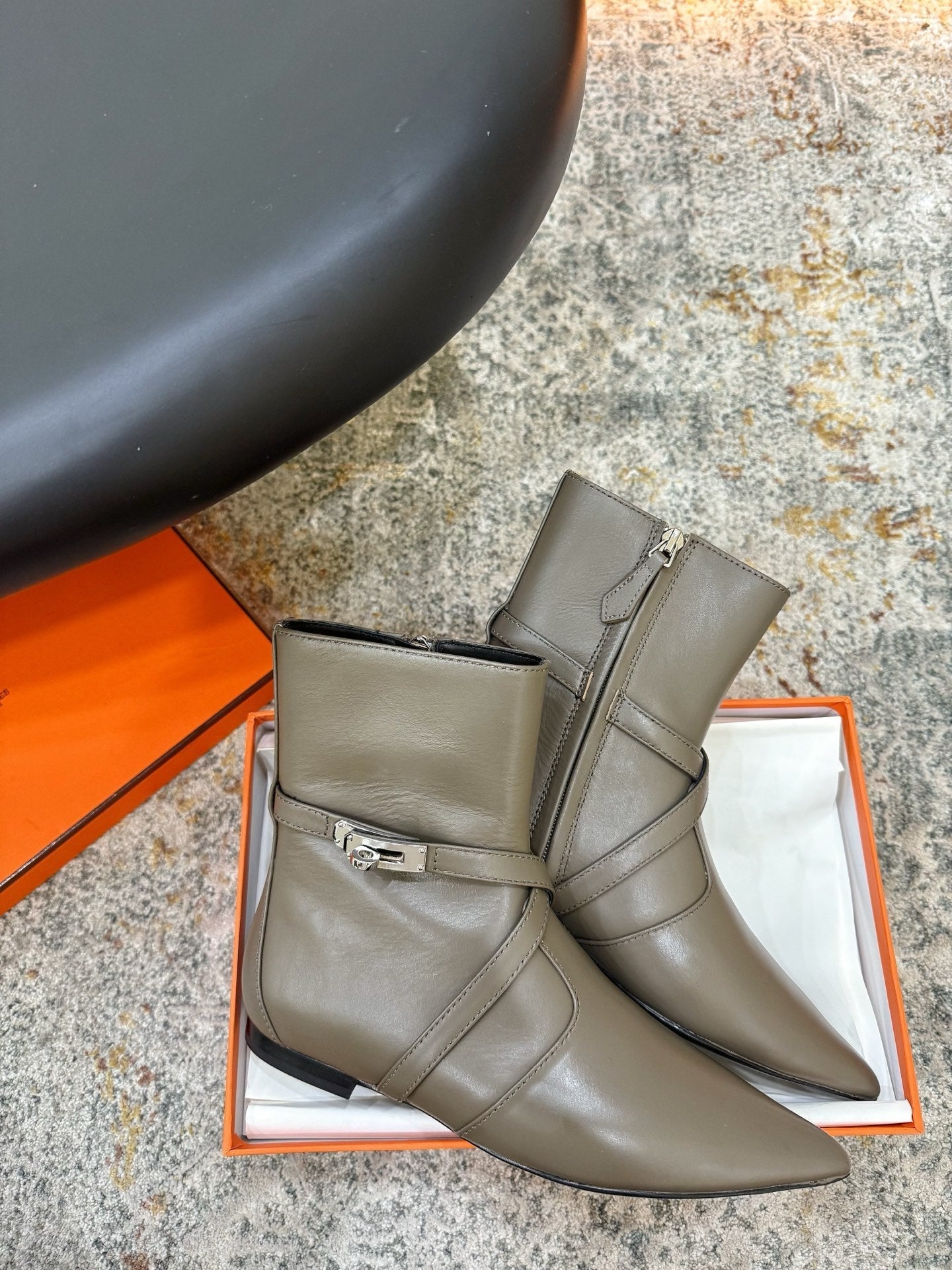 HM 26S FLAT ANKLE BOOTS IN KHAKI GREY CALFSKIN