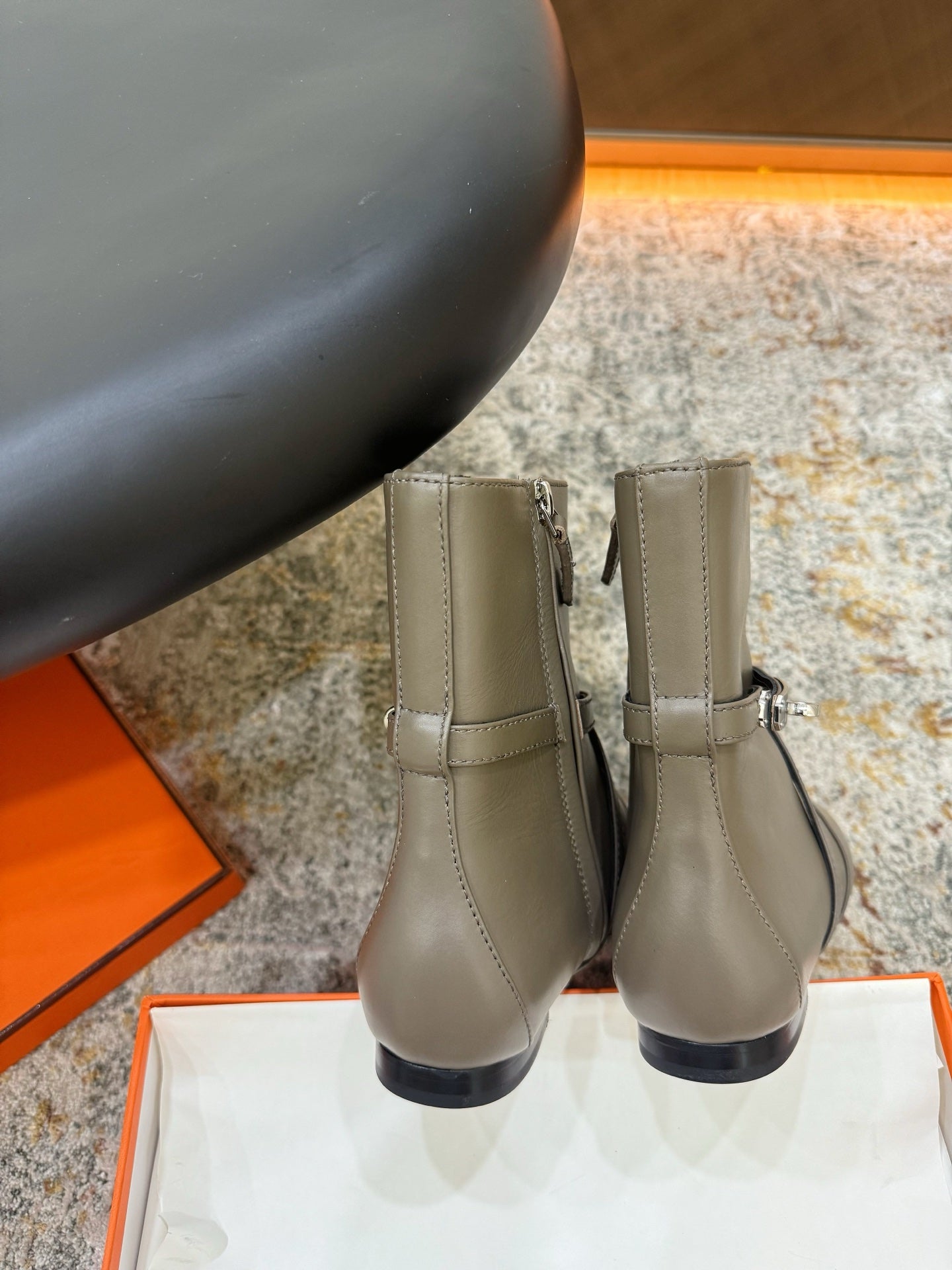 HM 26S FLAT ANKLE BOOTS IN KHAKI GREY CALFSKIN