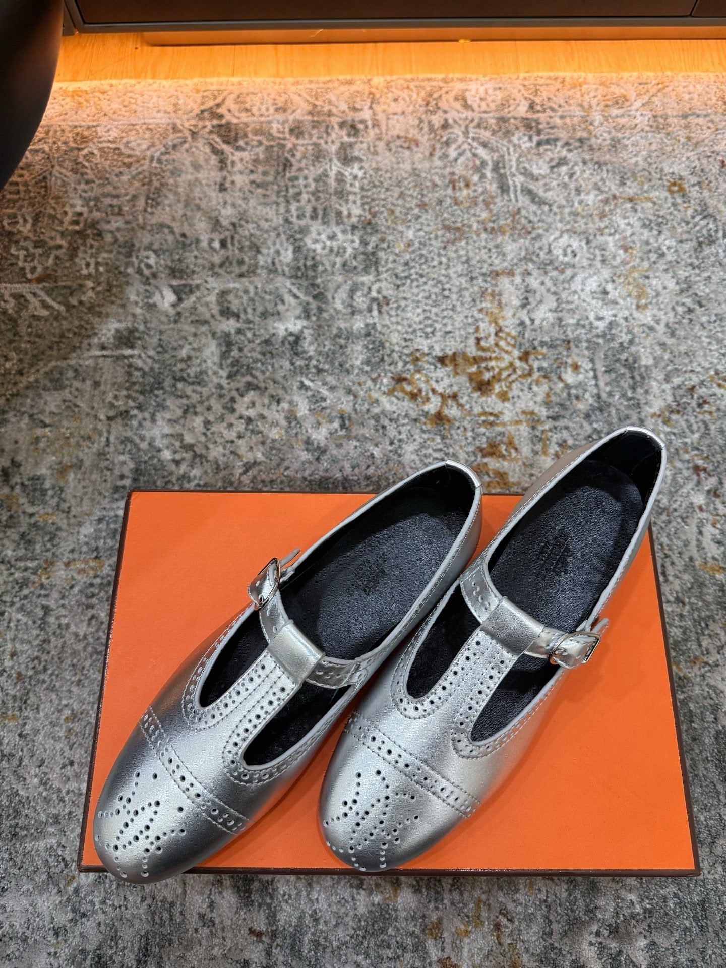 HM 26S PERFORATED BALLET FLATS IN SILVER CALFSKIN