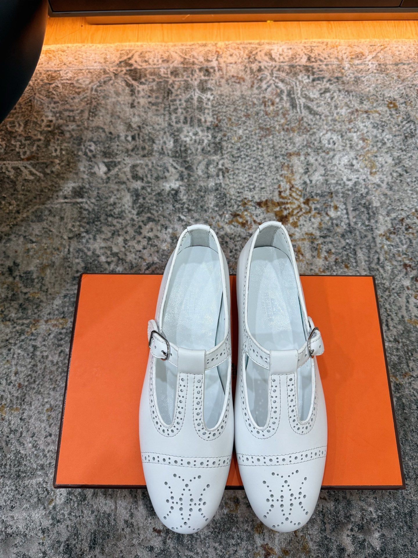 HM 26S PERFORATED BALLET FLATS IN WHITE CALFSKIN