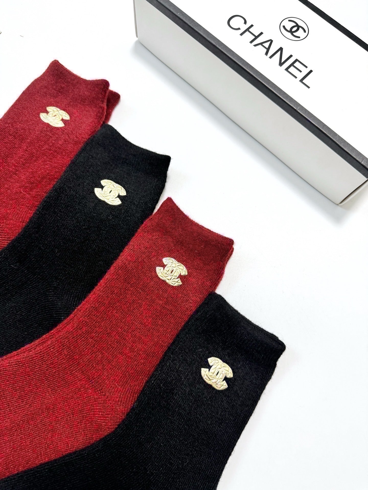 CHANEL 26S CREW SOCKS 403655 (1 BOX)