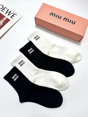 MIUMIU 26S CREW SOCKS 410296 (1 BOX)