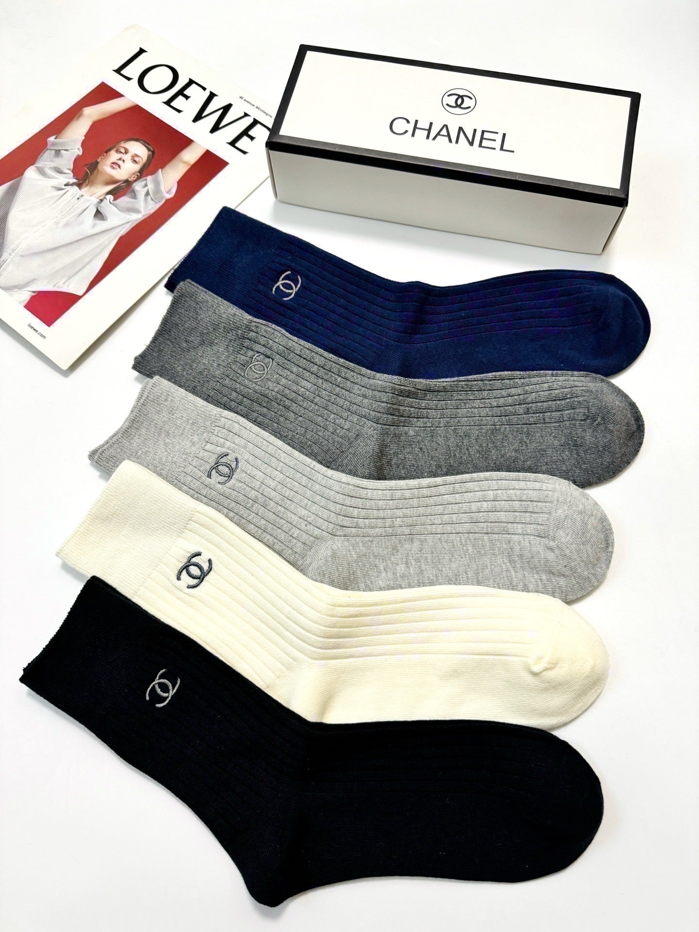 CHANEL 26S CREW SOCKS 412435 (1 BOX)