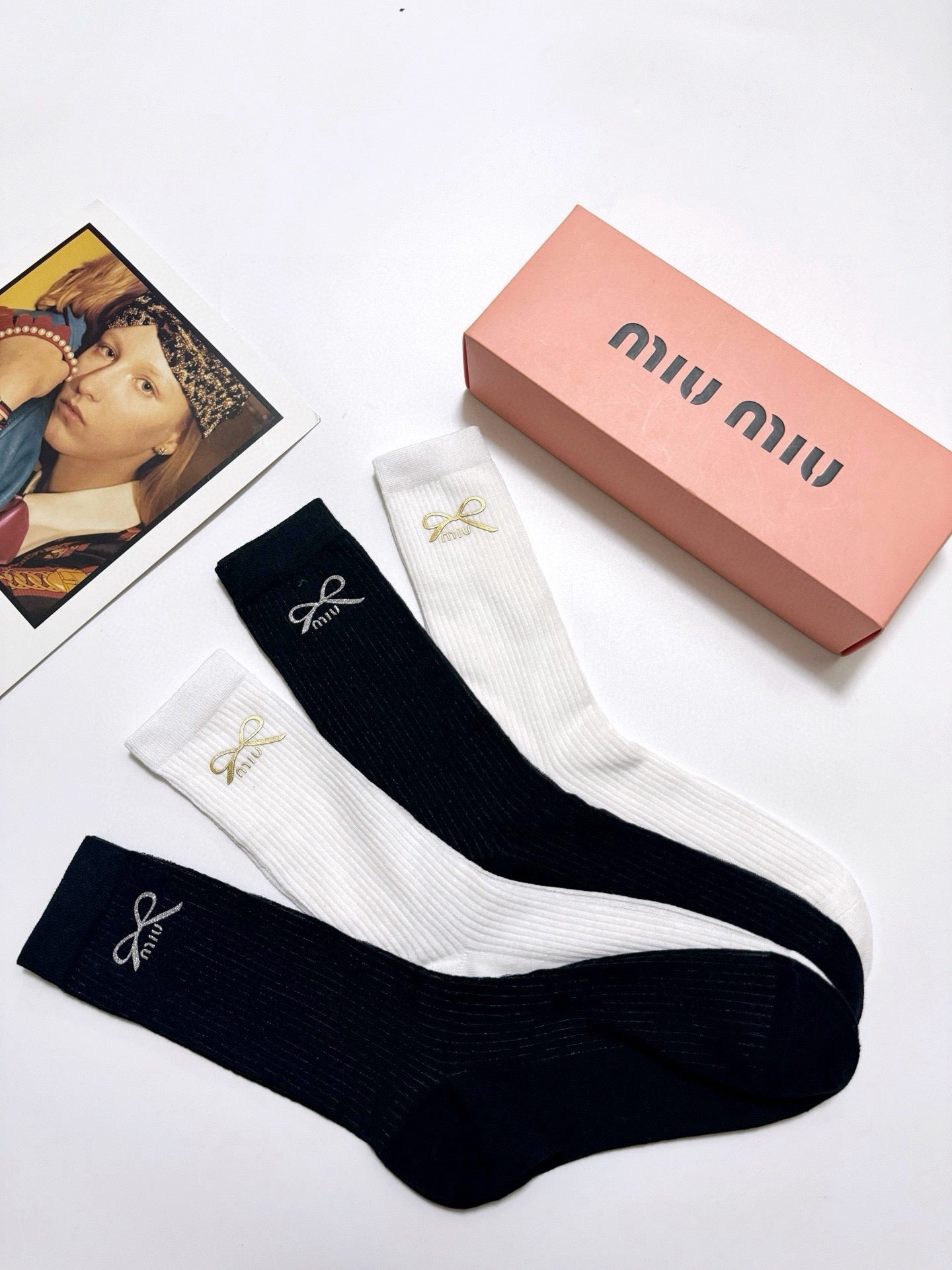 MIUMIU 26S CREW SOCKS 413913 (1 BOX)
