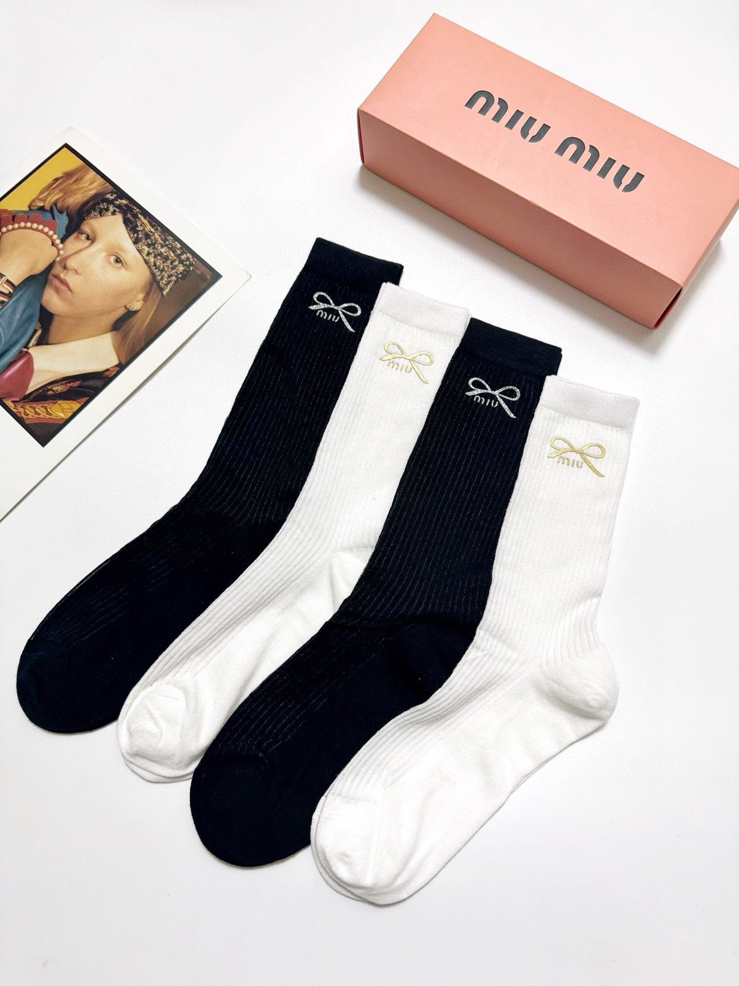 MIUMIU 26S CREW SOCKS 413913 (1 BOX)