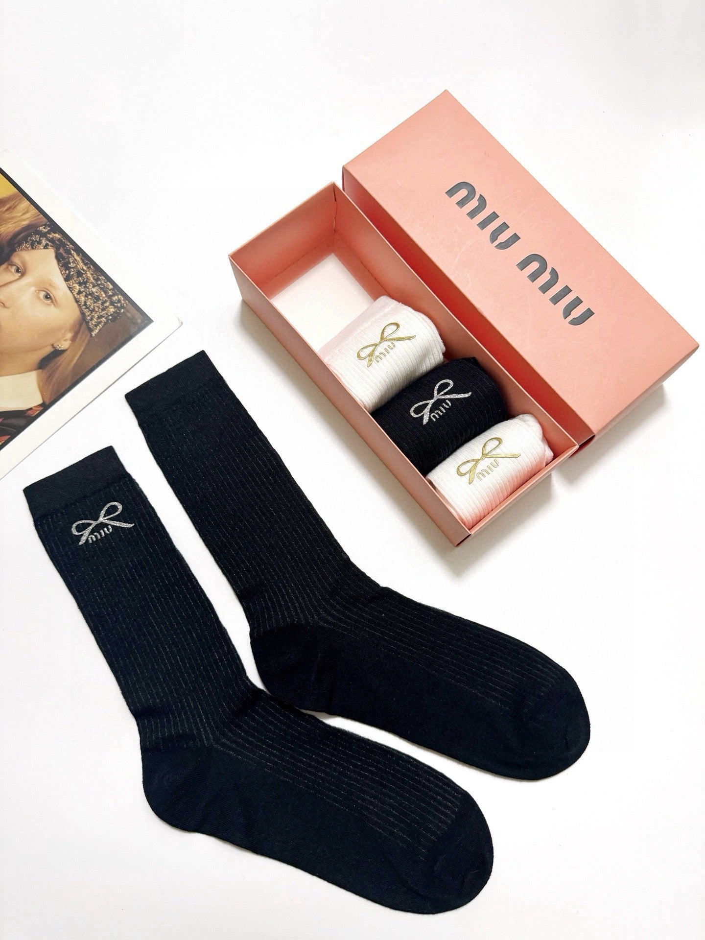 MIUMIU 26S CREW SOCKS 413913 (1 BOX)