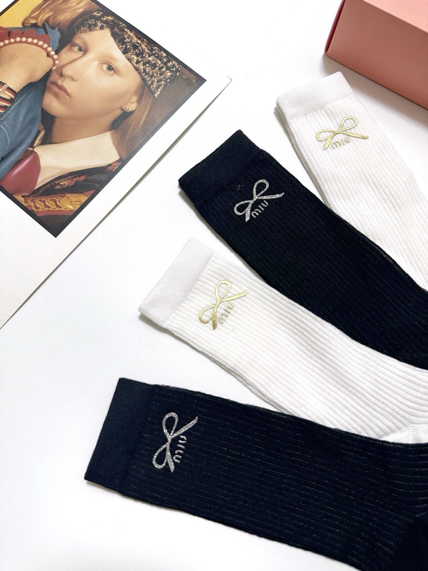 MIUMIU 26S CREW SOCKS 413913 (1 BOX)