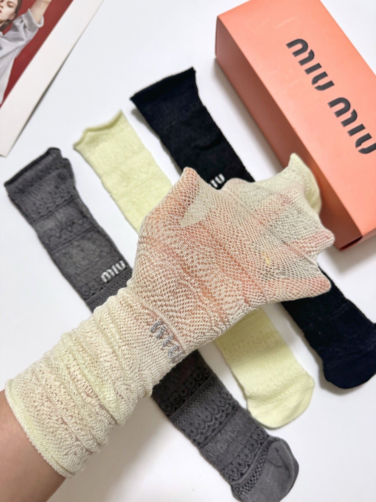 MIUMIU 26S CREW SOCKS 413929 (1 BOX)