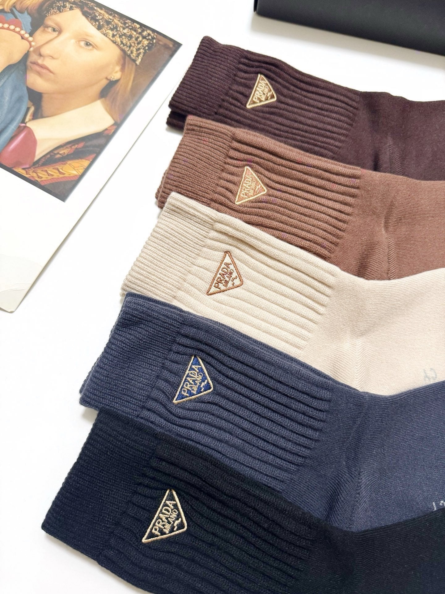 PRADA 26S CREW SOCKS 415673 (1 BOX)