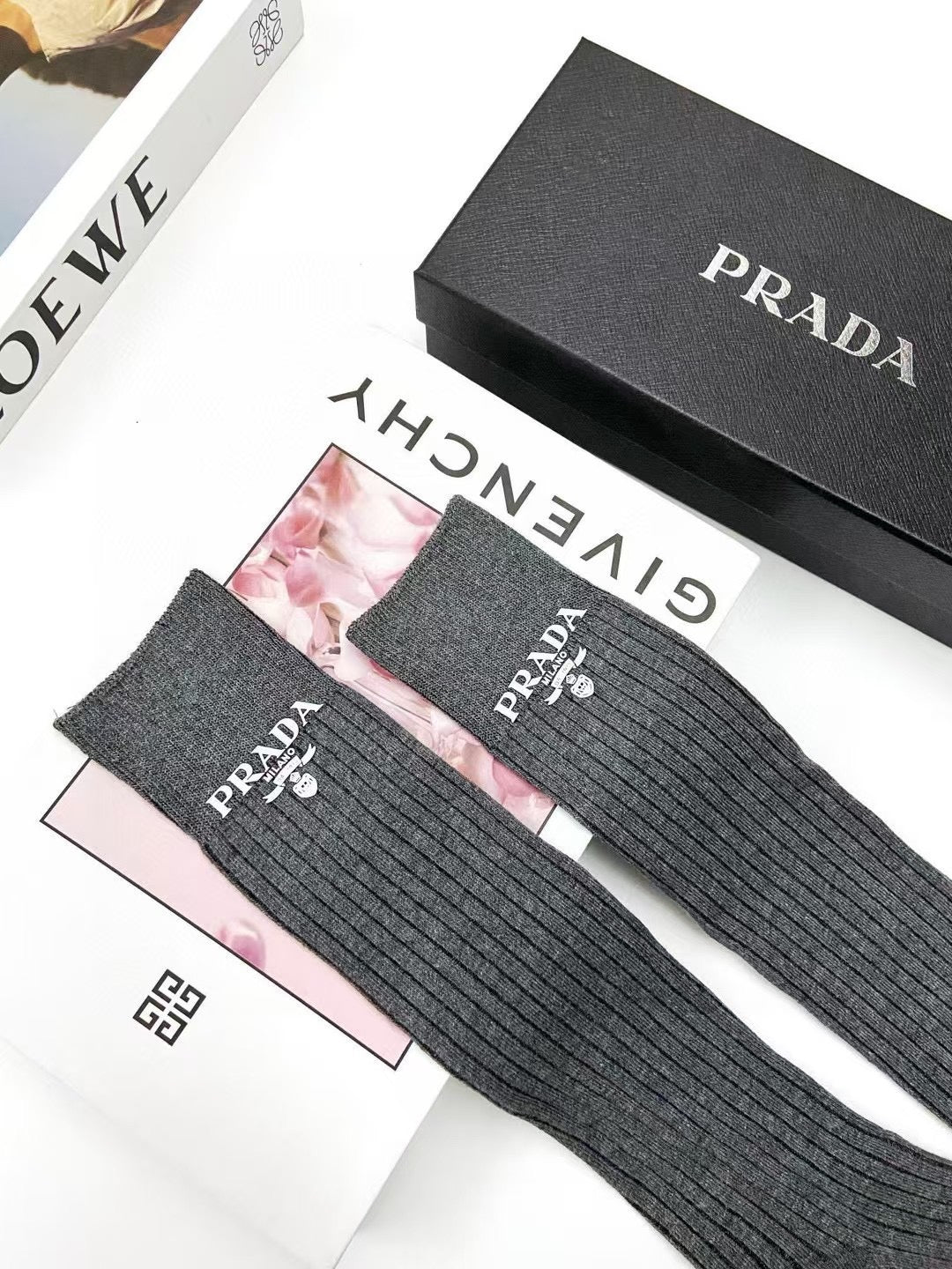 PRADA 26S CREW SOCKS 415684 (1 BOX)