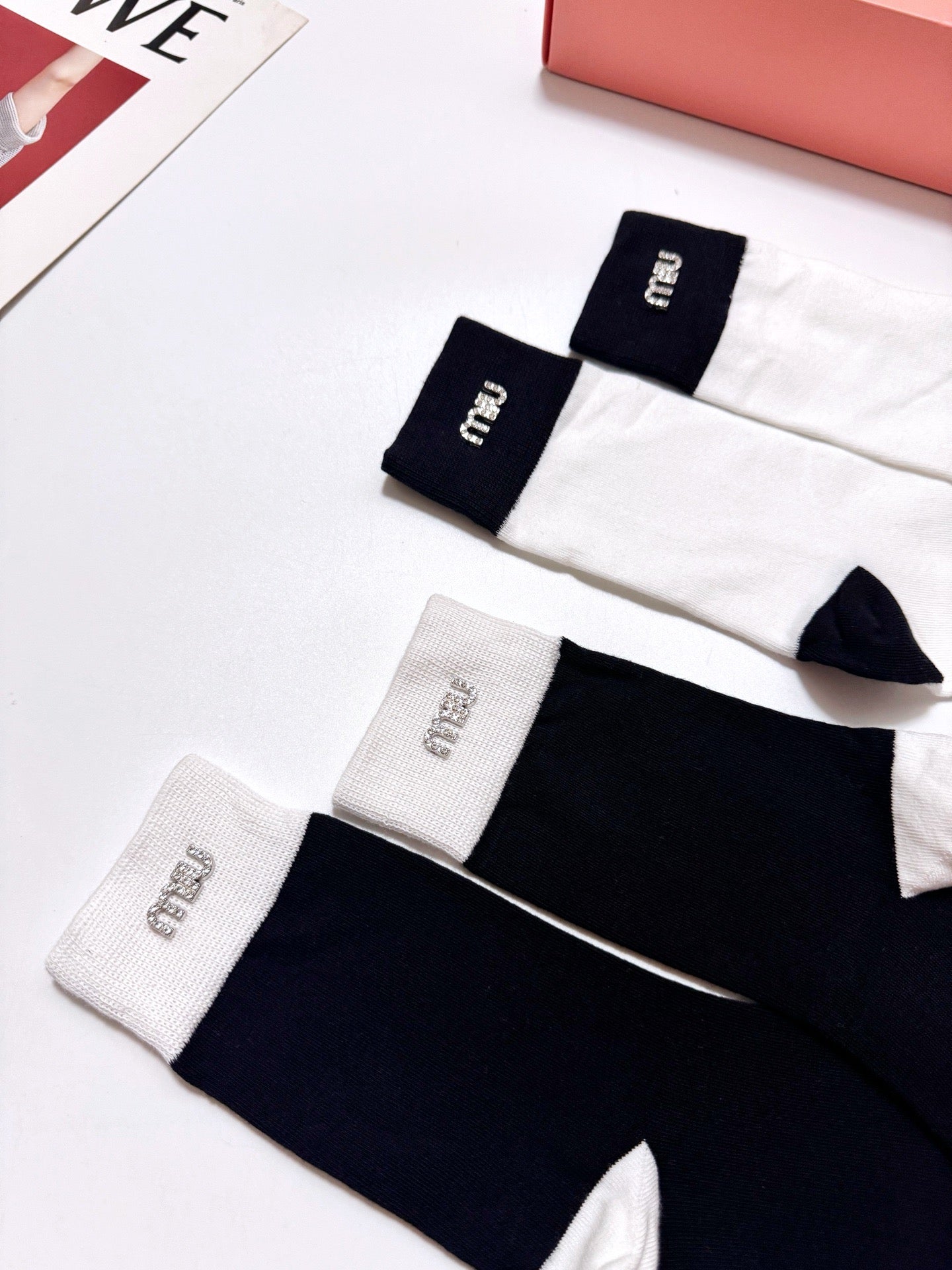MIUMIU 26S CREW SOCKS 415689 (1 BOX)