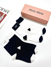 MIUMIU 26S CREW SOCKS 415689 (1 BOX)