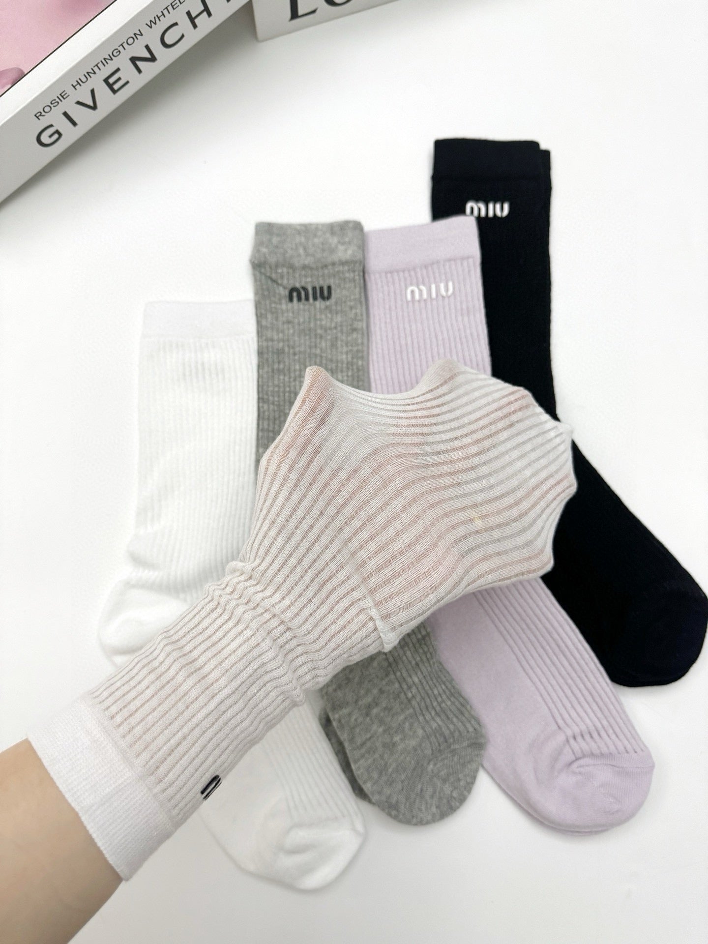 MIUMIU 26S CREW SOCKS 417706 (1 BOX)
