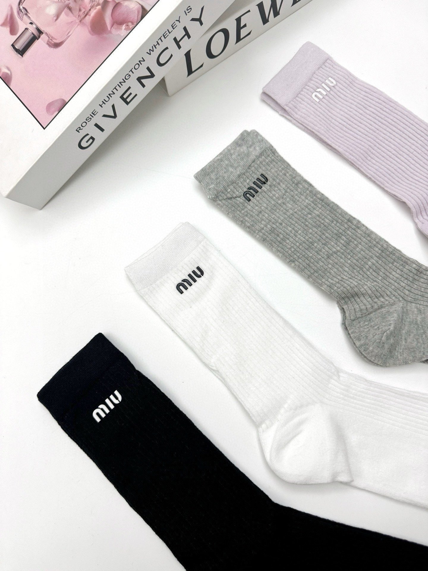 MIUMIU 26S CREW SOCKS 417706 (1 BOX)