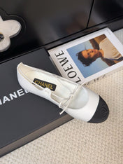 FLAT MARY JANE PUMPS IN WHITE LAMBSKIN MIX BLACK FABRIC