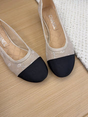 BALLET FLAT IN BLACK FABRIC AND WHITE MESH