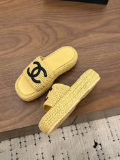 CHANEL 26S PLATFORM SLIDES 40 MM IN PASTEL YELLOW WOVEN RAFFIA
