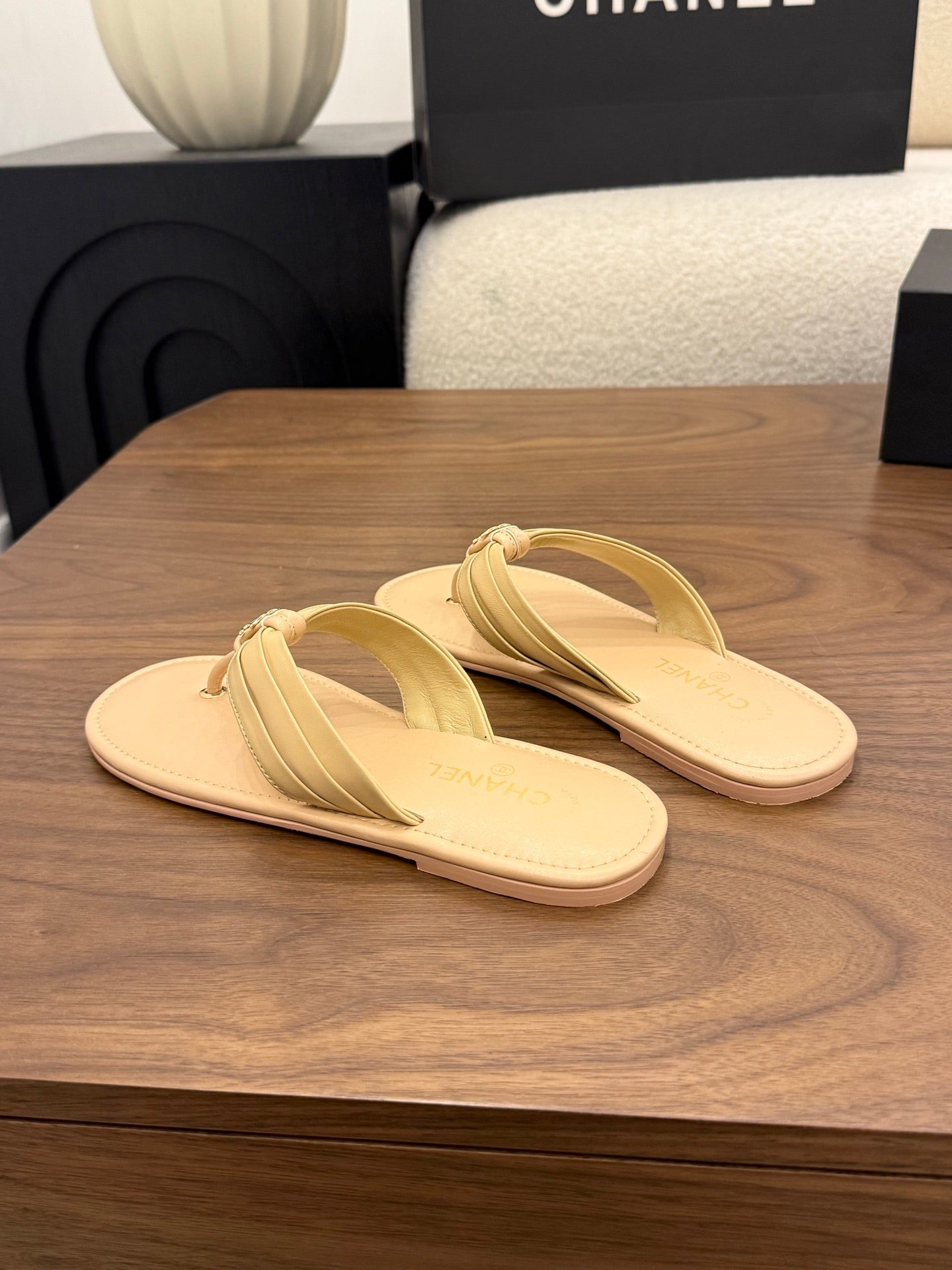 CHANEL 26S THONG SANDALS IN BEIGE CALFSKIN WITH CC LOGO