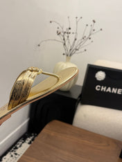 CHANEL 26S THONG SANDALS IN GOLD CALFSKIN WITH CC LOGO