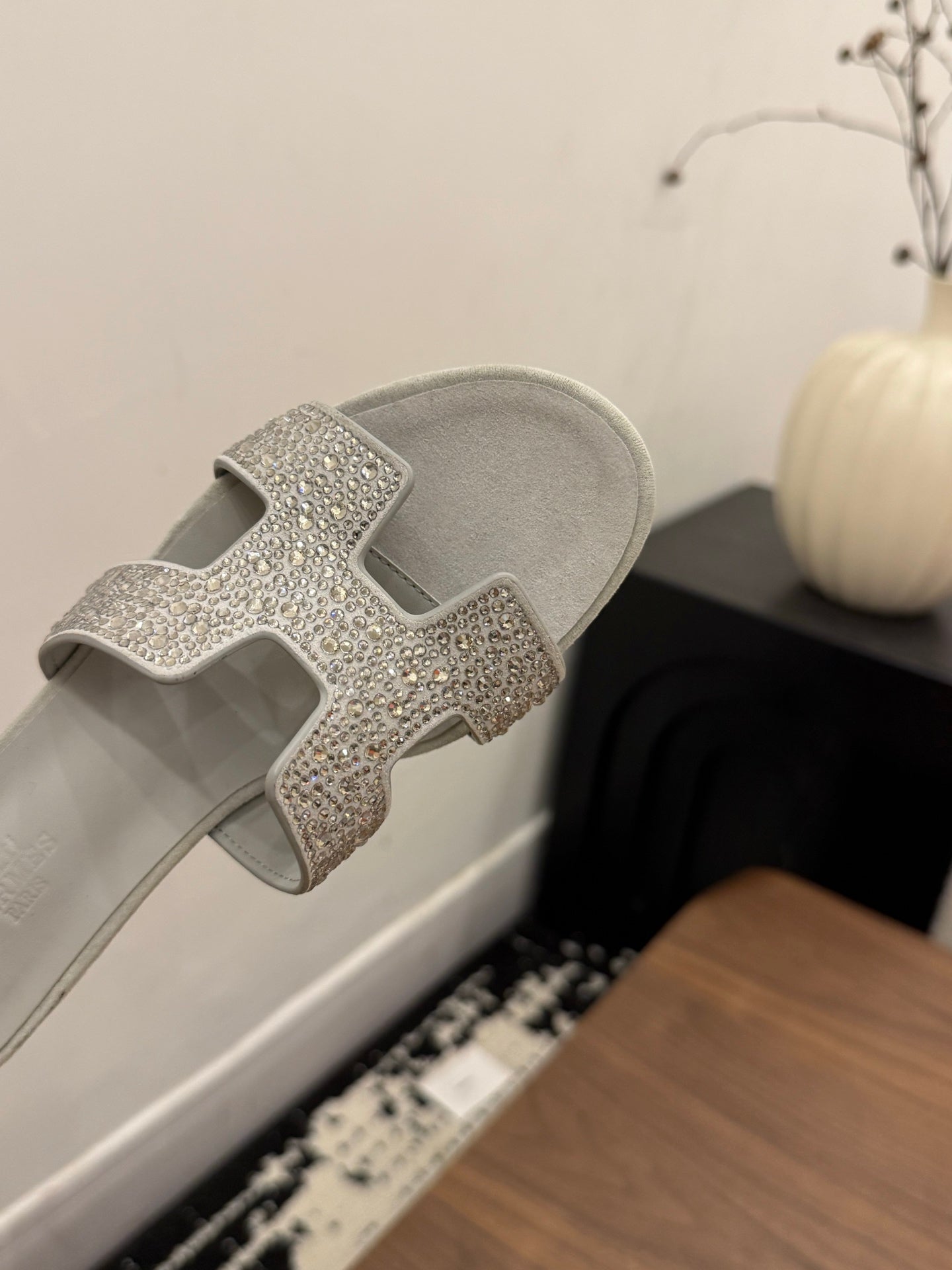 HM 26S OASIS SANDAL IN LIGHT GREY SUEDE WITH CRYSTALS