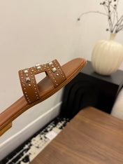 HM 26S ORAN STUDDED SANDALS IN BROWN CALFSKIN