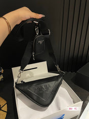 PRA TRIANGLE 26 SHOULDER BAG IN BLACK CALFSKIN