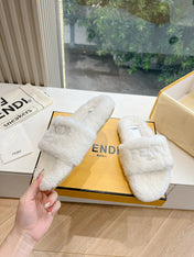 FLAT SLIDE IN WHITE FLEECE