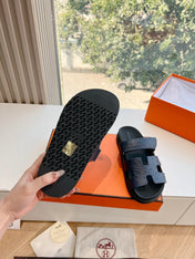 CHYPRE SANDAL IN BLACK GRAINED CALFSKIN