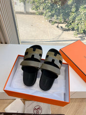 CHYPRE SANDAL IN ARMY GREEN SUEDE AND CALFSKIN