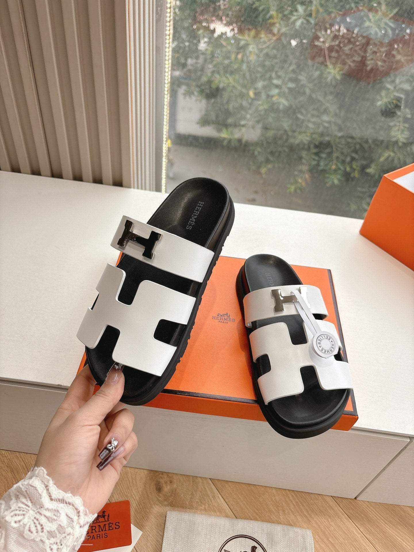 CHYPRE SANDAL IN WHITE CALFSKIN