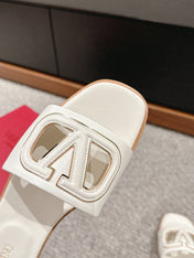 VLOGO CUT-OUT WHITE CALFSKIN SLIDE SANDAL