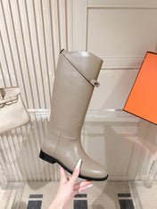 HM 26S TALL FLAT BOOTS IN GREYISH BEIGE CALFSKIN