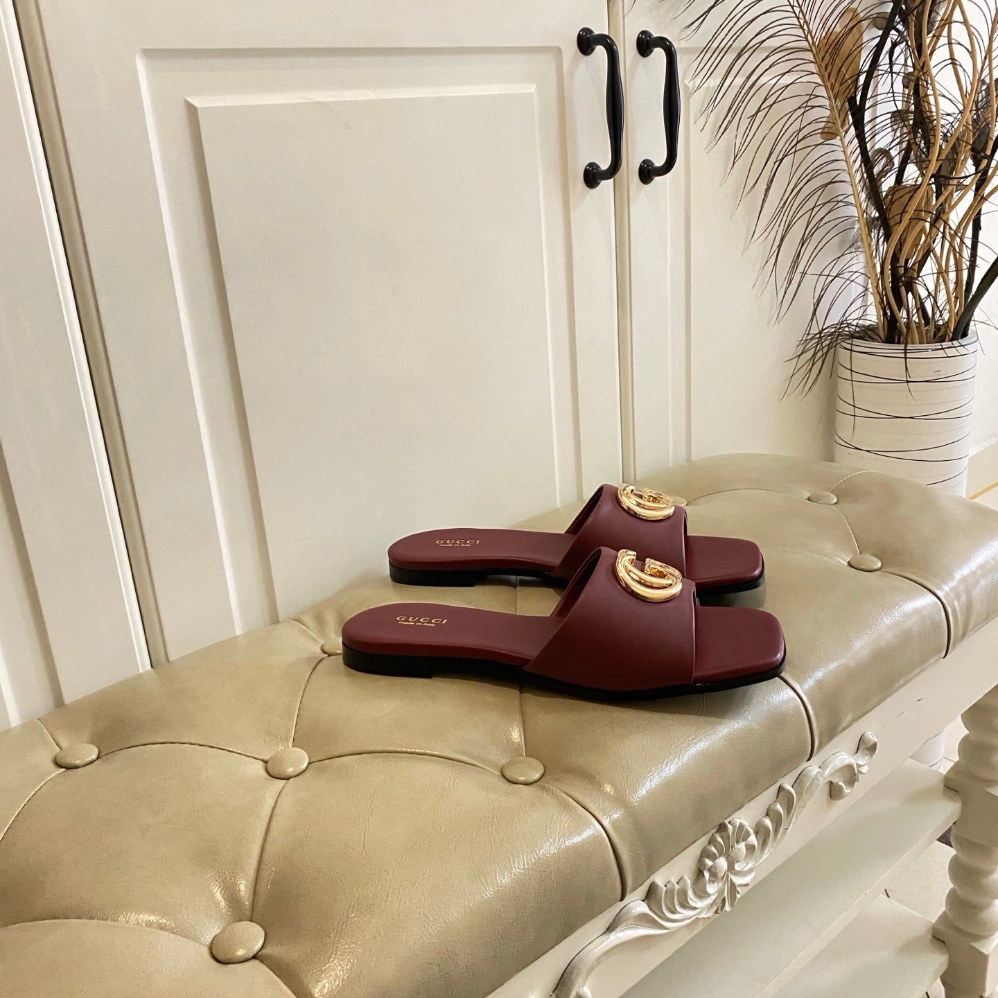 GUCCI 26S SLIDES IN DARK RED CALFSKIN