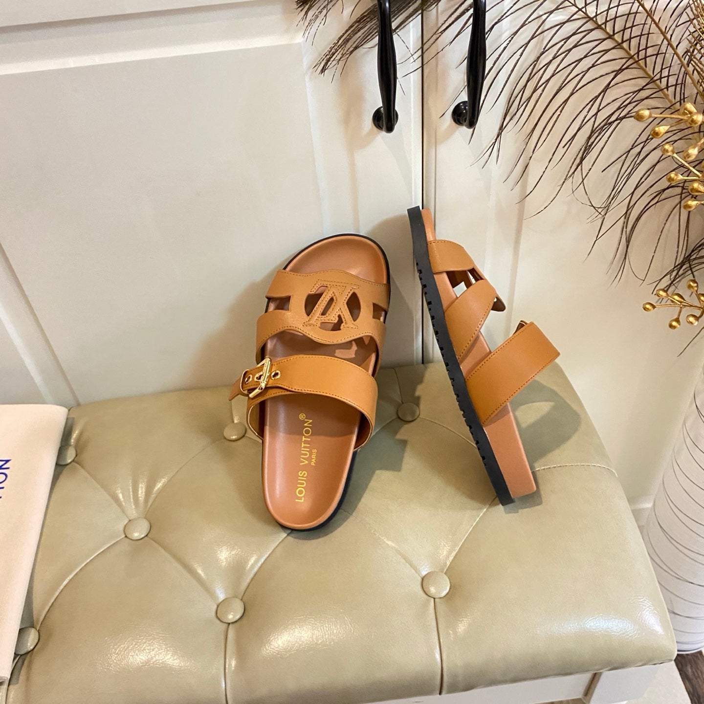 LV 26S ISOLA COMFORT MULES IN BROWN CALFSKIN