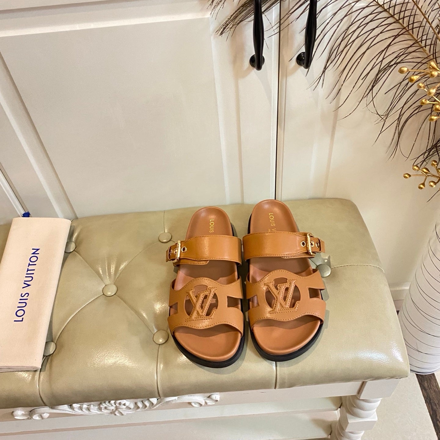 LV 26S ISOLA COMFORT MULES IN BROWN CALFSKIN