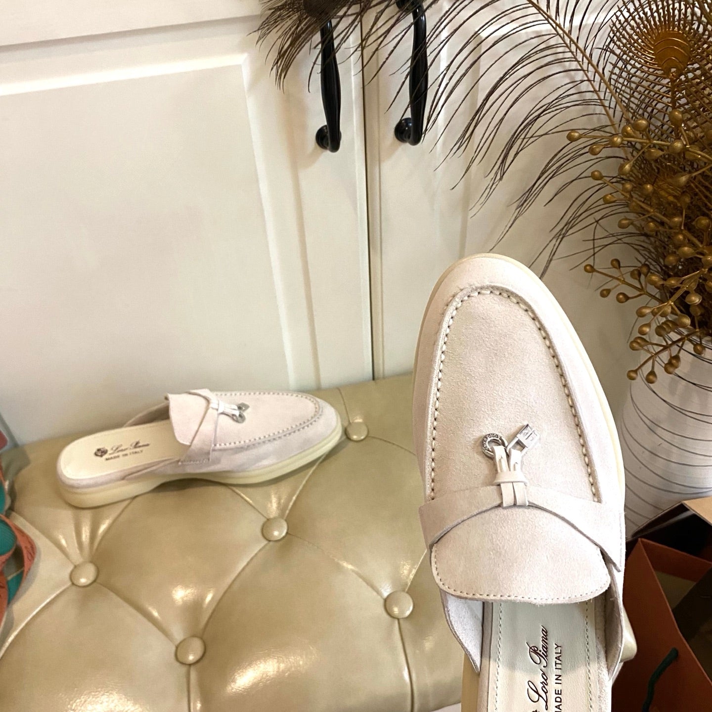 LP 26S LOCK CHARM MULES IN CREAM WHITE SUEDE GOLD HARDWARE