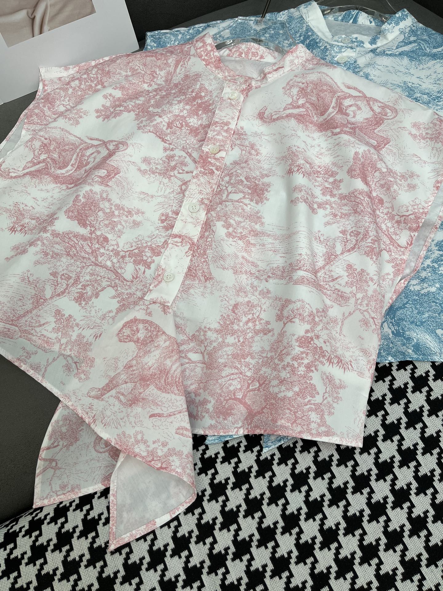DIO SLEEVELESS SHIRT 25S IN POLYESTER 266650