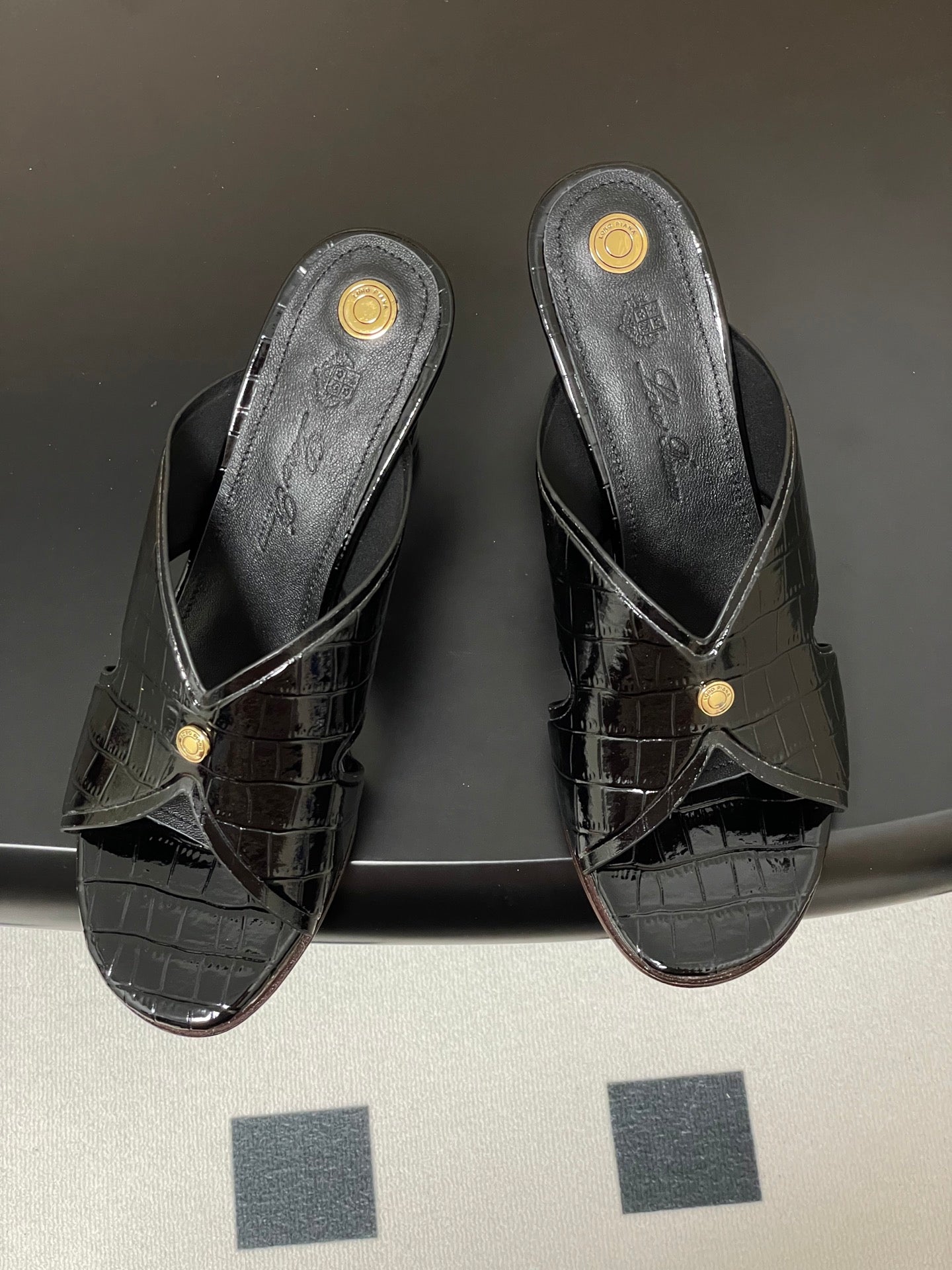 HIGH HEELS 80 MM IN BLACK CALFSKIN SNAKE EMBOSSING