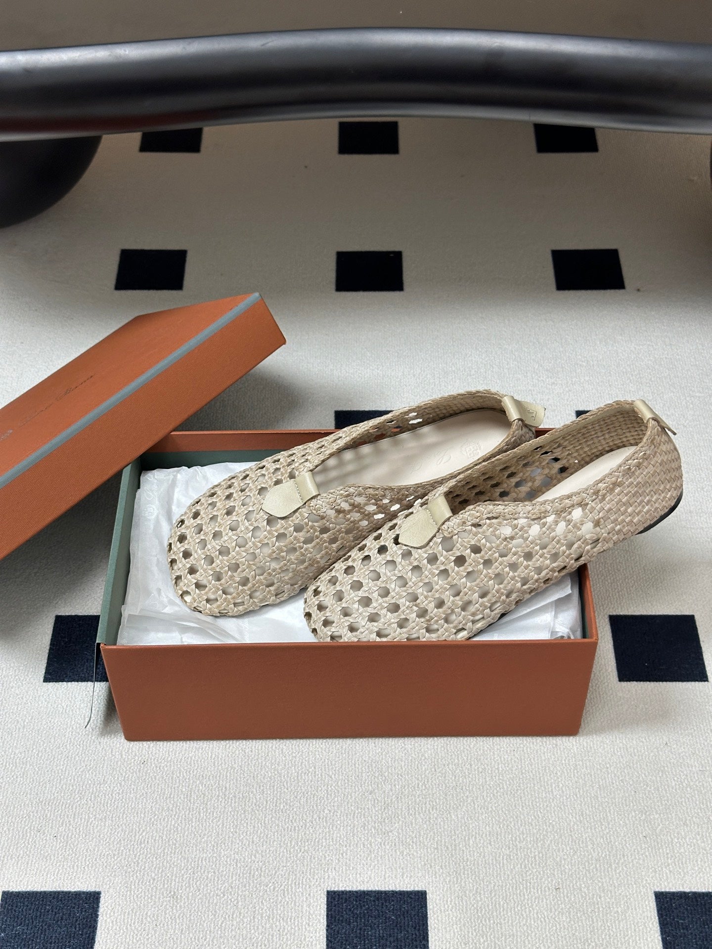 LP 26S BALLET FLATS IN CREAM WHITE CALFSKIN WITH BASKETWEAVE DESIGN
