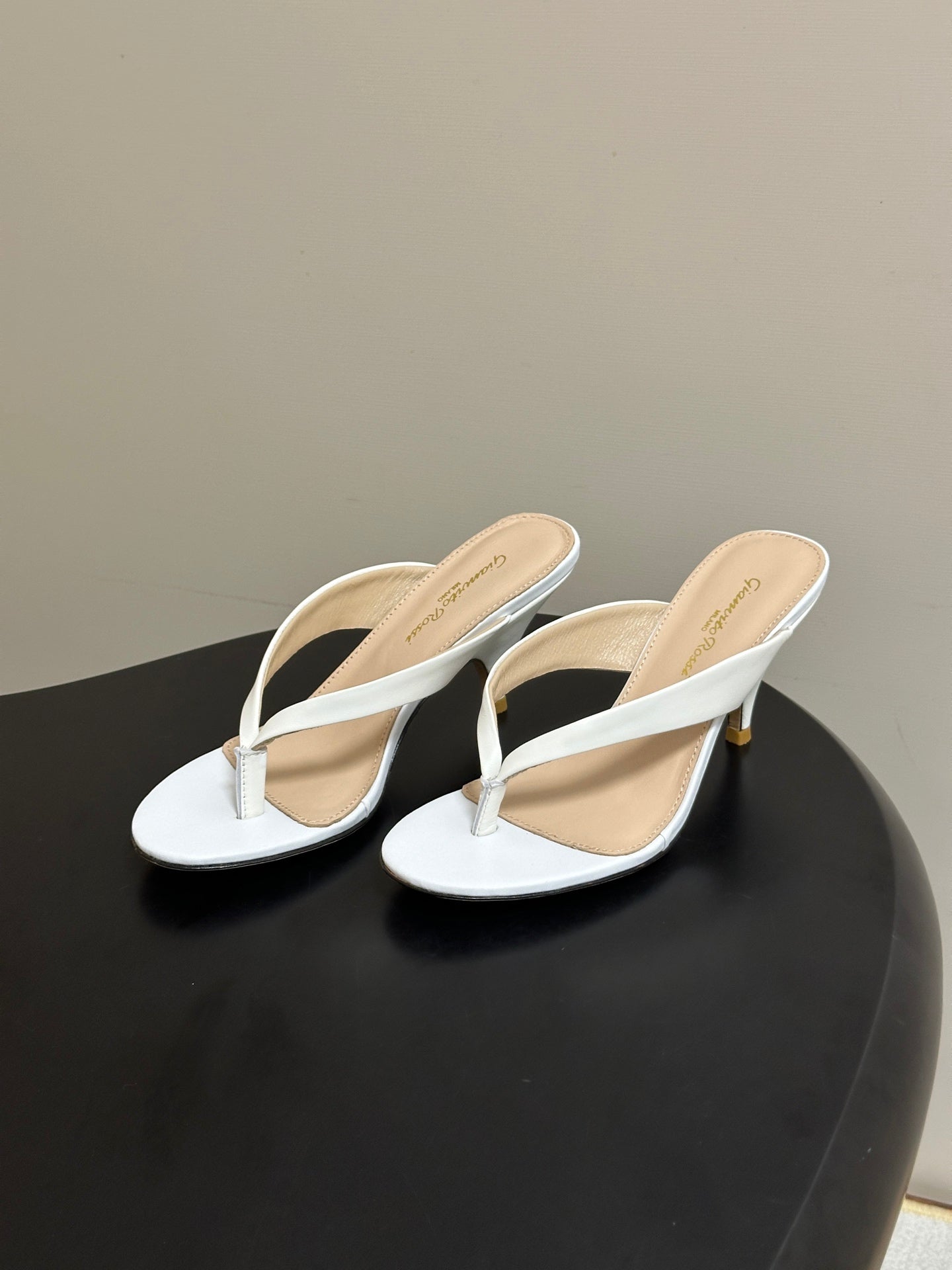 GIANVITO ROSSI 26S THONG HEEL SANDALS 70 MM IN WHITE CALFSKIN