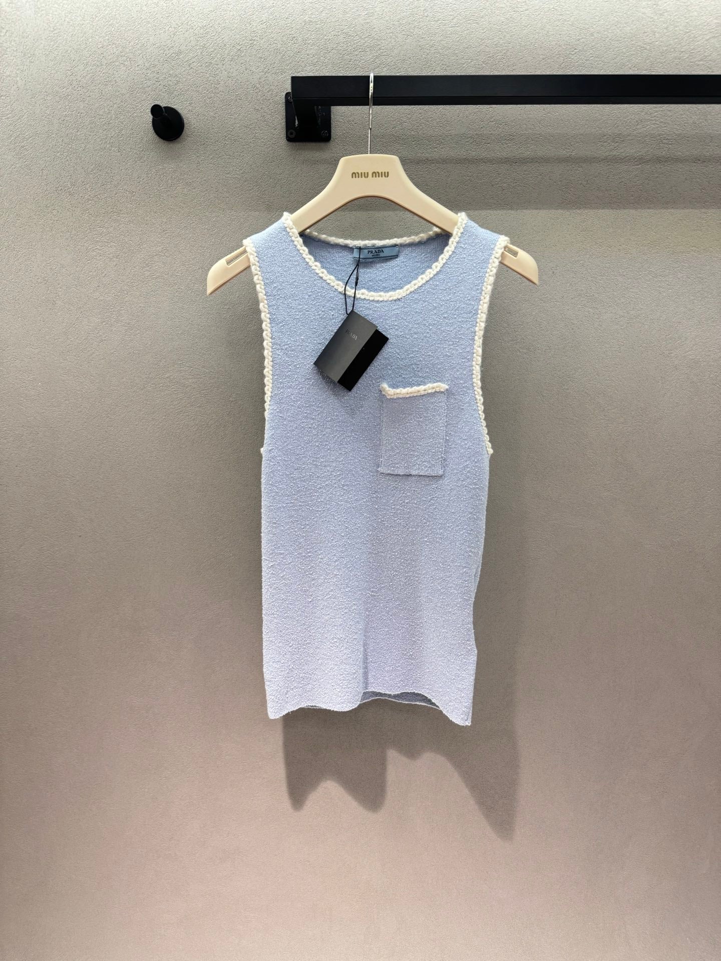 PRADA 26S SLEEVELESS SWEATER STYLE 870