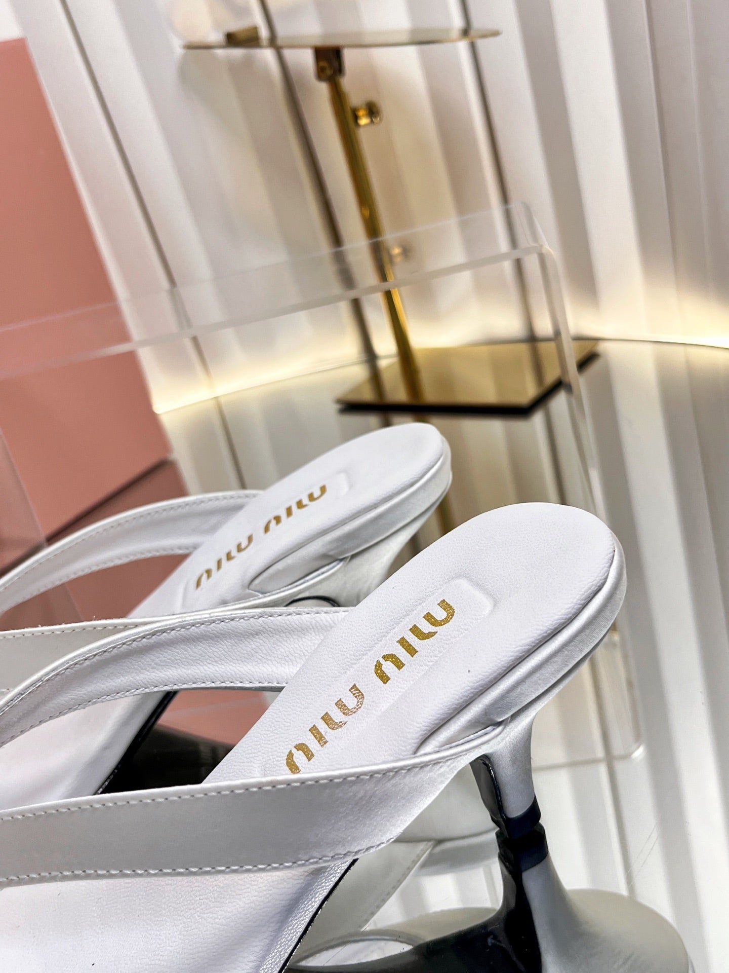 MIUMIU 26S THONG HEELED SANDALS 50 MM IN WHITE LAMBSKIN AND SATIN