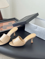 HIGH HEELS IN BEIGE GLOSSY LEATHER