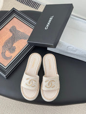 WEDGE HEELS IN HIGHT BEIGE CALFSKIN MIX CHAIN BASE